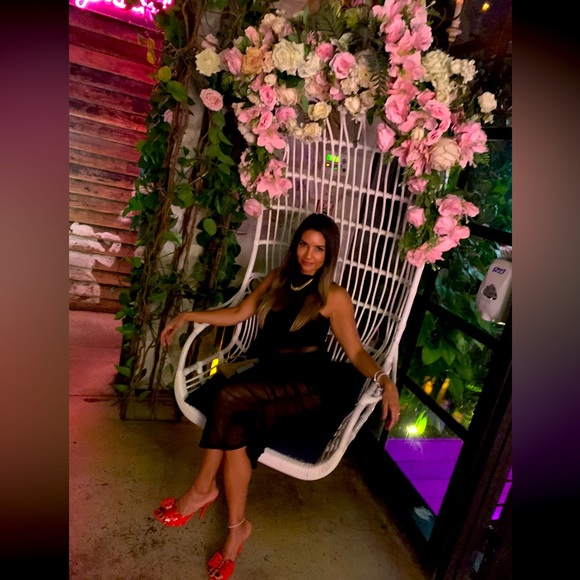 Meet your Posher, Cecilia - Picture 1 of 3